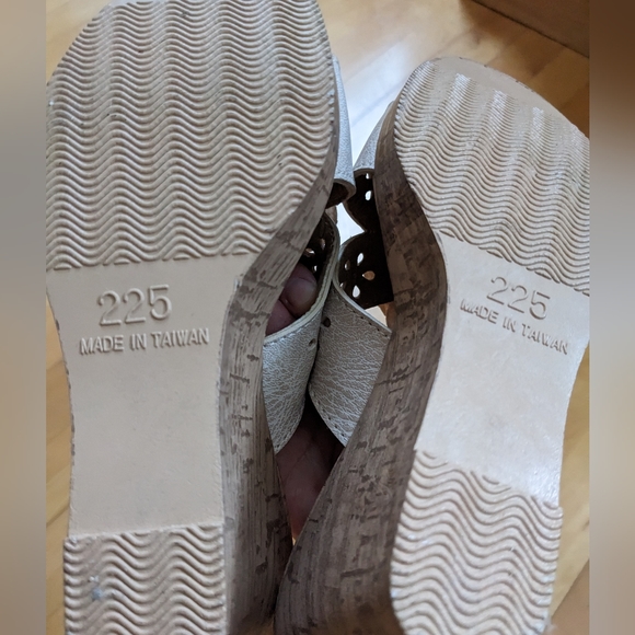 Wedge Heel in Tan - Picture 4 of 4